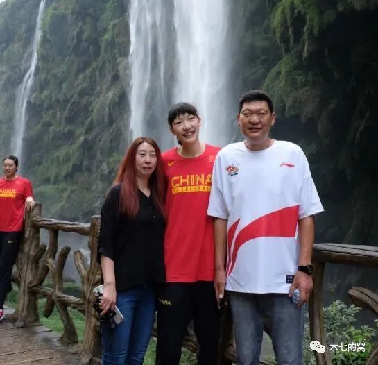 电脑突然花屏横条纹怎么解决